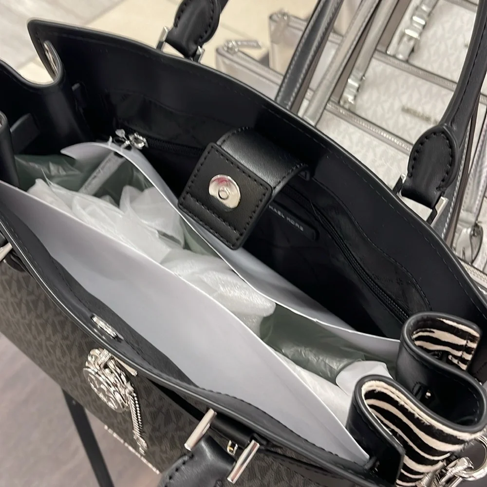 Michael Kors Hamilton Medium Signature Logo Satchel
Black
NWT - Picture 8 of 16